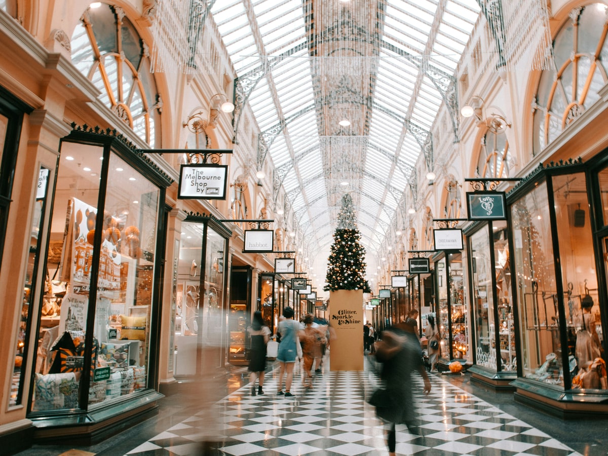 리테일 경쟁의 실체는 판매가 아니라 시선의 광고화다